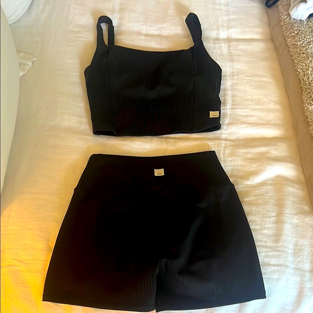 Vuori women’s inversion ribbed support tank and biker shorts set